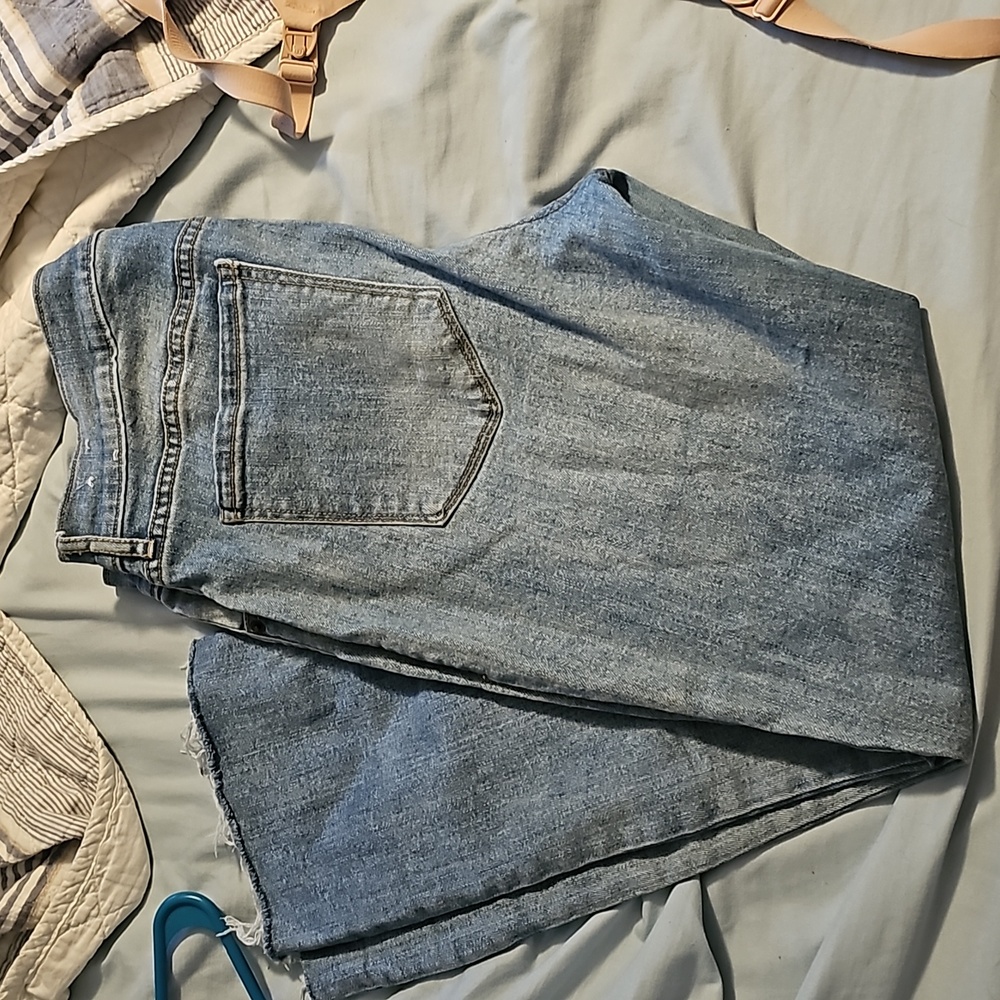 Oldnavy women's blue ankle flare jeans size 12 worn once.